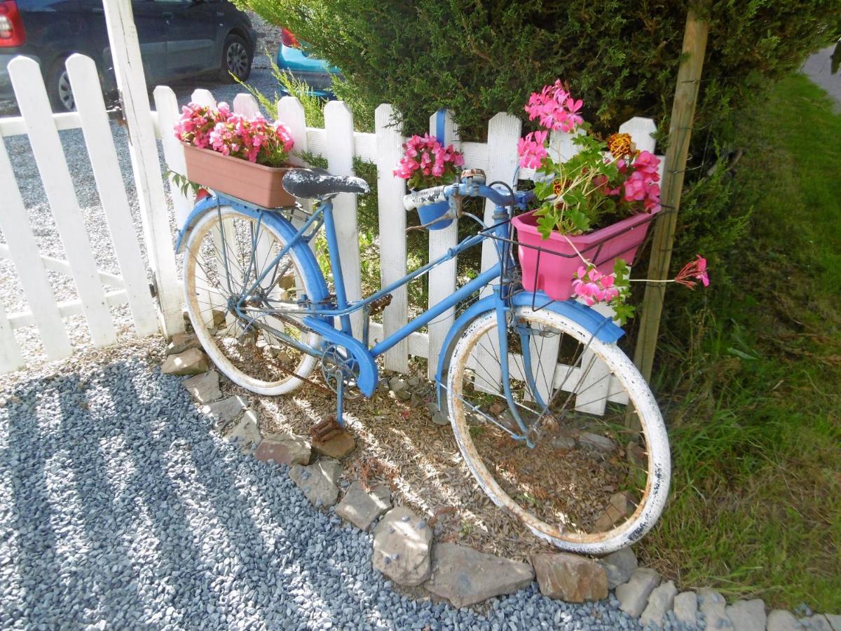 La Bicyclette Bleue Bed and Breakfast Montpinchon Exteriör bild