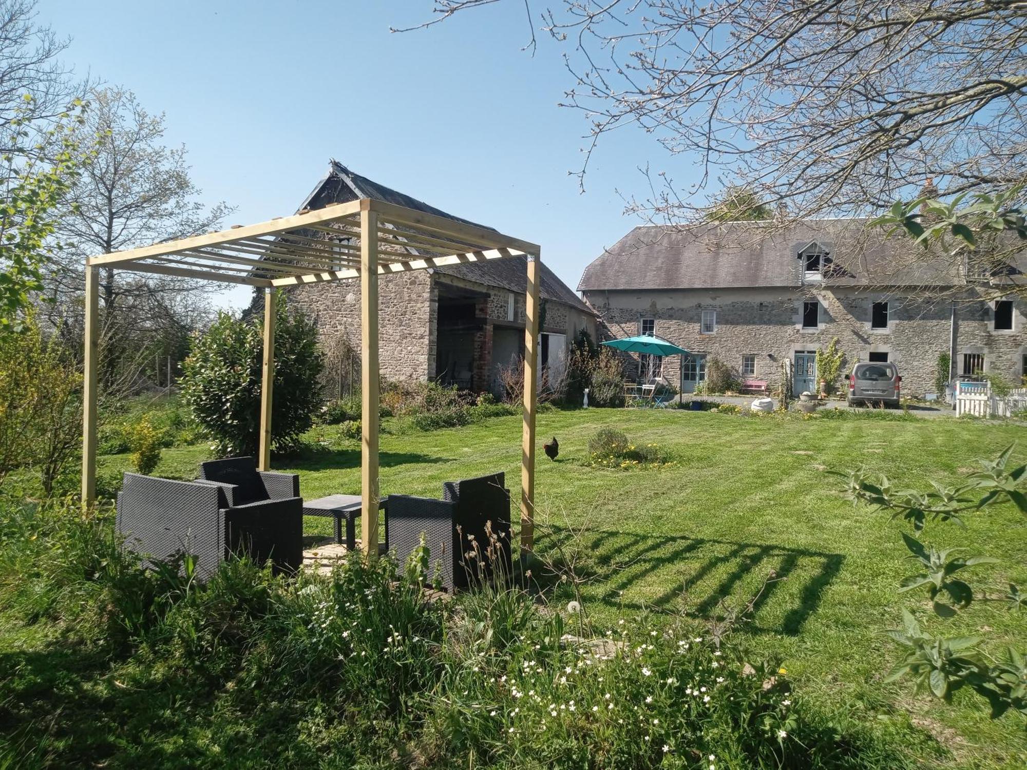 La Bicyclette Bleue Bed and Breakfast Montpinchon Exteriör bild